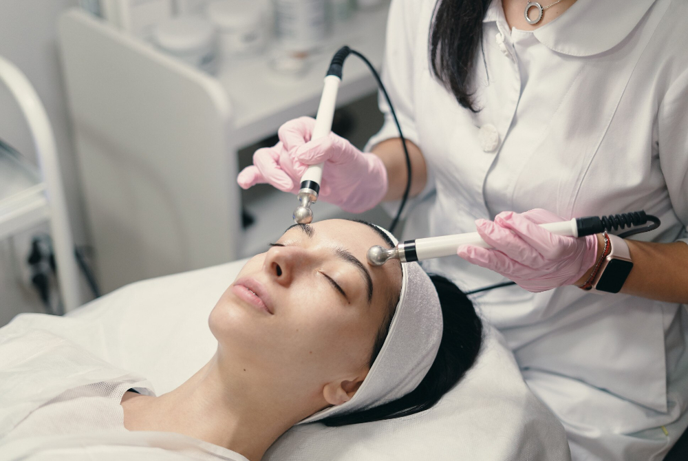 Advanced facial laser treatment performed by trained professional at Artisan Beauty Clinic